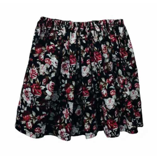 Falda artesanal de pastorcilla fondo negro con rosas pequeñas