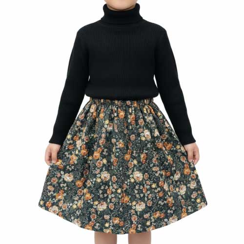 Niña con falda artesanal de la petita lulu